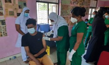 உயர்தரப் பிரிவு மாணவர்களுக்கு இன்று முதன்முறையாக பைஸர் தடுப்பூசி.