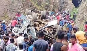 பசறை  பகுதியில்  இடம்பெற்ற விபத்தில் 14 பேரின் உயிரை மாய்த்த பேருந்து சாரதி மரணம்.