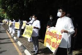 நாடாளுமன்றில் இன்று முன்னெடுக்கப்பட்ட போராட்டம்.