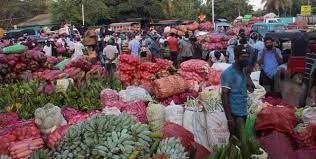 பொருளாதார மத்திய நிலையங்களில்  குவியும் மக்கள்.