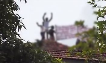 கூரைகளின் மேல் ஏறி ஆர்ப்பாட்டம் நடத்திய கைதிகள்.