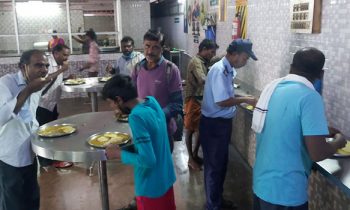 மழை முற்றிலும் நிற்கும் வரை அம்மா உணவகங்களில் இலவசமாக உணவு வழங்கப்படும்.