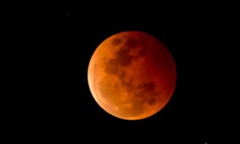 நாளை நிகழவுள்ள நீண்ட சந்திர கிரகணம்.