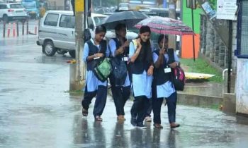 தமிழகத்தில் கனமழை காரணத்தினால் 4 மாவட்டங்களின் பள்ளிகளுக்கு விடுமுறை.