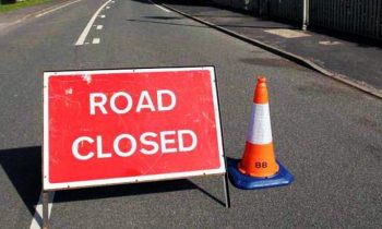 கொழும்பு கண்டி பிரதான வீதியின் கடுகண்ணாவ பகுதி தொடர்ந்து மூடப்பட்டுள்ளது.