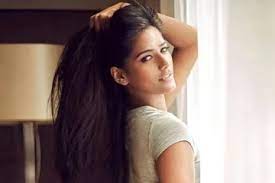 கணவரினால் தாக்கப்பட்டு மருத்துவமனையில் அனுமதிக்கப்பட்ட பாலிவுட் நடிகை.