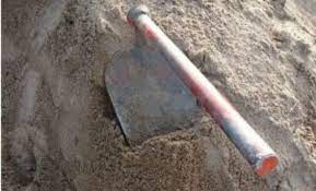 மண்வெட்டியால் தாக்கப்பட்டு நபரொருவர் உயிரிழப்பு.