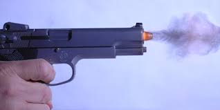 துப்பாக்கி சூட்டுக்கு இலக்காகி நபர் ஒருவர் பரிதாபமாக பலி.