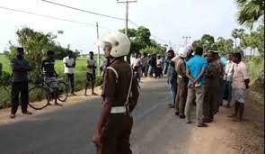 கொள்கலன் ஊர்தியொன்றும்,  சிற்றுந்து ஒன்றும் நேருக்கு நேர் மோதி விபத்து.