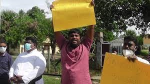 கிண்ணியாவில் விவசாயிகளினால்  முன்னெடுக்கப்பட்ட போராட்டம்.