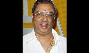 பிரபல பின்னணி பாடகர் திடீர் மரணம்.