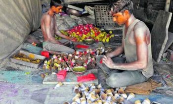 பட்டாசு விற்பனையில் வீழ்ச்சி.