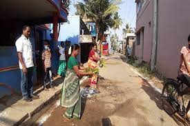 வெள்ளிக்கிழமைகளில் வாசலின் இரண்டு பக்கத்திலும் இந்த தண்ணீரை தெளித்து வந்தாலே போதும்..!!