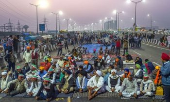 டெல்லி காசிப்பூர் எல்லையில் இருந்து வெளியேறிய விவசாயிகள்.