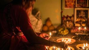 பிரம்ம முகூர்த்தத்தில் எழுந்து குளிக்காமல் விளக்கு ஏற்றலாமா?