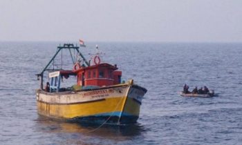 மீனவர்கள் மீது இலங்கை கடற்படை கப்பல் மோதல்.