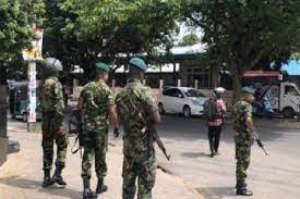 இராணுவத்தினருக்கும் பாடசாலை மாணவர்களுக்கும் இடையில் கடும் மோதல்.