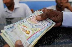 வங்கியில் பணம் எடுத்து கொண்டு வந்த நபருக்கு காத்திருந்த அதிர்ச்சி.