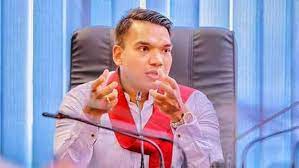 பொதுவெளியில் பேசுவது பொருத்தமற்றது!