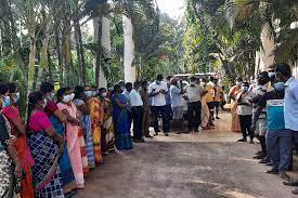 சுகாதார தொழிலாளி மீது தாக்குதல்.