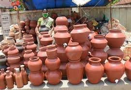 சந்தையில் அதிகரிக்கும் மண் சட்டிகளின் விலை.