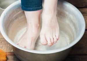 இந்தத் தண்ணீரில் உங்கள் பாதங்களை கழுவினால் போதும்…!!