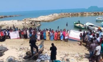 கறுப்பு கொடிகளுடன்  போராட்டத்தை நடத்திய வடமராட்சி மீனவர்கள்!