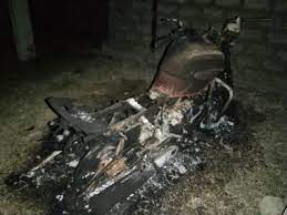 புதிதாக கொள்வனவு செய்யப்பட்ட உந்துருளி தீக்கிரை.