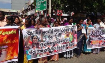 கொட்டும் மழையில்  முன்னெடுக்கப்பட்ட போராட்டம்.