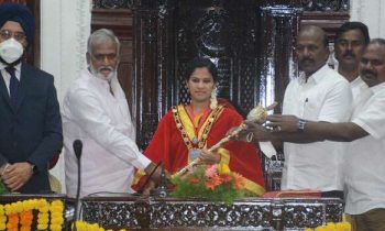 சென்னை மாநகராட்சியில் பட்டியலின பெண் மேயராக முதன் முதலாக பிரியா பதவி ஏற்றுள்ளார்.