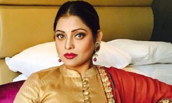 பணத்தை திருடிய பிரபல நடிகை..!!