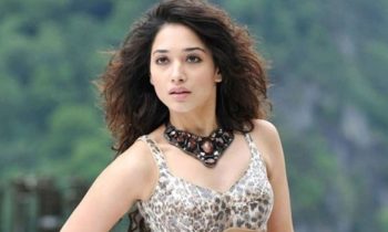 வித்யாசமான கவர்ச்சி உடையில் நடிகை தமன்னா.