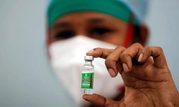 கோவிஷீல்டு தடுப்பூசி 2-வது ‘டோஸ்’ செலுத்த கால இடைவெளி குறைகிறது.