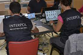 இலங்கையிலிருந்து வெளிநாடுகளுக்கு தப்பிச்சென்றுள்ளவர்களுக்கு விடுக்கப்படுள்ள சிவப்பு எச்சரிக்கை.