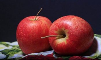 அப்பிள்  ஒன்றின் விலை ரூ.180 ஆக உயர்வடைந்துள்ளது.