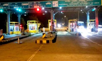 நள்ளிரவு முதல் சுங்கச் சாவடிகளில் கட்டண உயர்வு அமலுக்கு வந்தது.