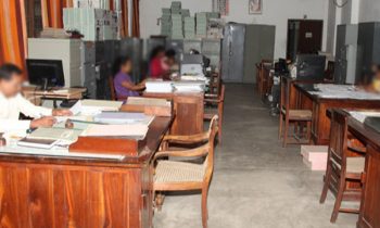 அரசாங்கத்துக்கு எதிராக களம் இறங்கும்அரச பணியாளர்கள்!.