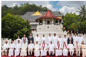 அனைத்து அமைச்சரவை அமைச்சர்களும் பதவி விலகல்.