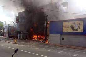 டயர் விற்பனை நிலையத்தில்  ஏற்பட்ட தீ விபத்து.