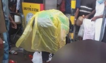 மண்ணெண்ணைய் வாங்குவதற்கு வரிசையில் காத்திருக்கும் மக்கள்.