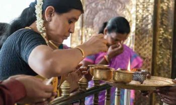 கோவிலுக்கு செல்பவர்கள் அங்கிருந்து தவறியும் இந்த பொருட்களை வீட்டிற்கு எடுத்துக் கொண்டு வராதீர்கள்!