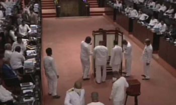 பிரதி சபாநாயகரை தெரிவு செய்வதற்கான வாக்கெடுப்பு  சற்று முன்னர் ஆரம்பம்.