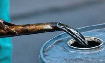 பெற்றோல் ஒரு போத்தல் 2500 ரூபா.