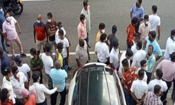 கொழும்பு நகரை விட்டு தப்பியோடும் மக்கள்.