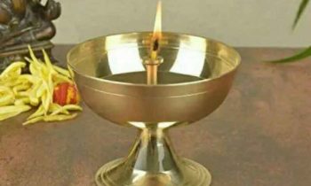 தினம்தோறும் விளக்கு ஏற்றுவதற்கு முன்பு இந்த ஒரு விஷயத்தை மட்டும் செய்து பாருங்கள்‌.