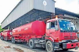 எரிபொருள் போக்குவரத்து நடவடிக்கைகள் இடை நிறுத்தப்பட்டதன் விளைவுகளை  இன்று முதல் உணரமுடியும்.