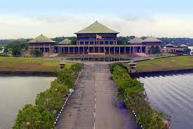 நாடாளுமன்றில் பல சேவைகளுக்கு கட்டுப்பாடுகள் விதிக்கப்பட்டுள்ளன.