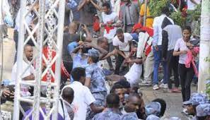 அலரிமாளிக்கைக்கு முன்பாக மஹிந்தவுக்கு ஆதரவான ஆர்ப்பாட்டம்.