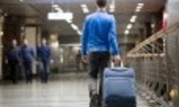 நாட்டை விட்டு வெளியேறுபவர்களின் எண்ணிக்கை சடுதியாக உயர்வு.