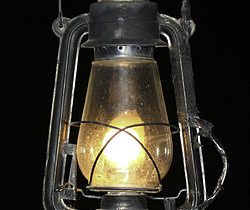 விளக்கு தவறி வீழ்ந்ததில் ஏற்பட்ட பரிதாப நிலை.